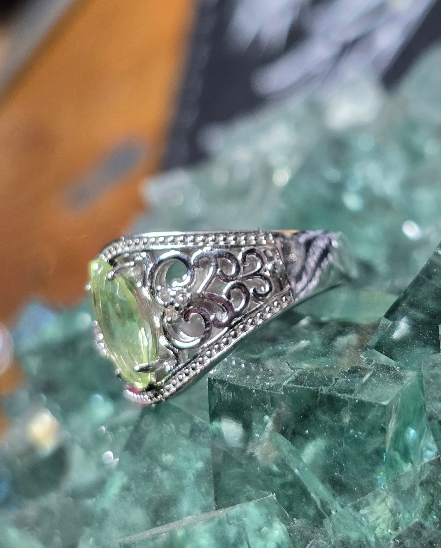 Size 6.5 uranium glass