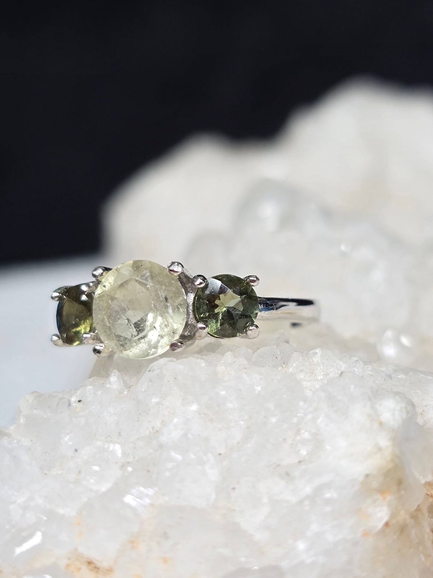 Size 7 libyan desert glass & moldavite