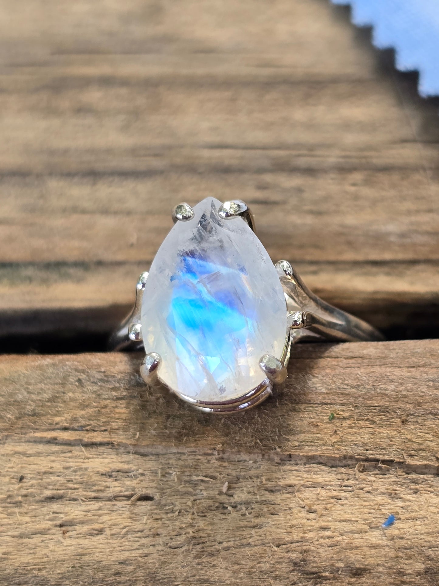Size 8 moonstone