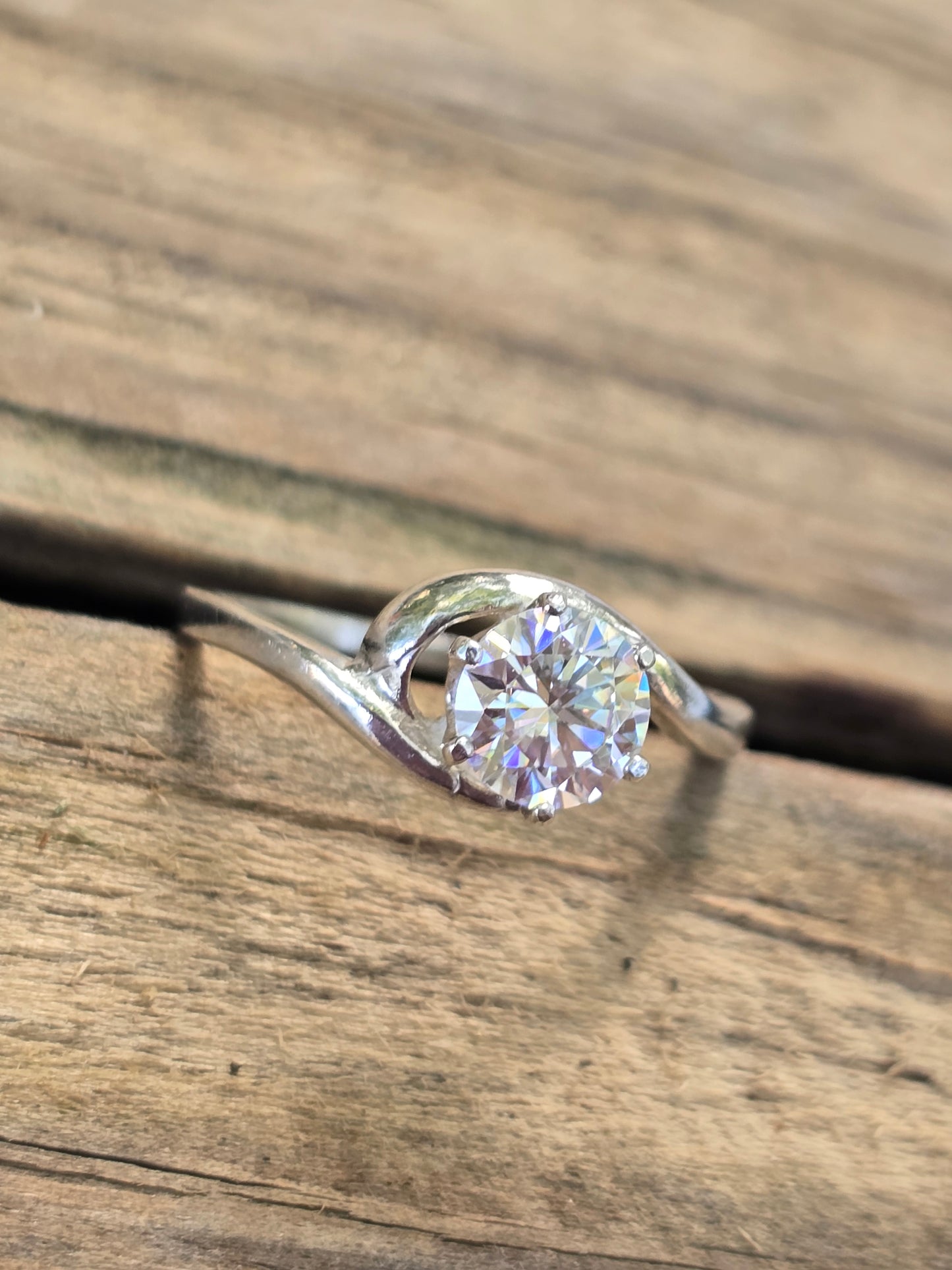 Moissanite size 6
