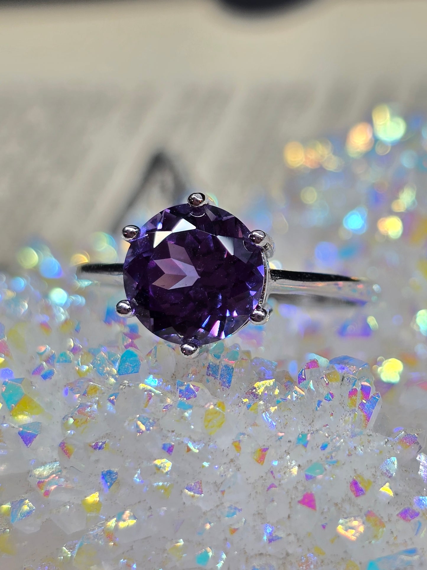 Synthetic alexandrite with color shift size 6