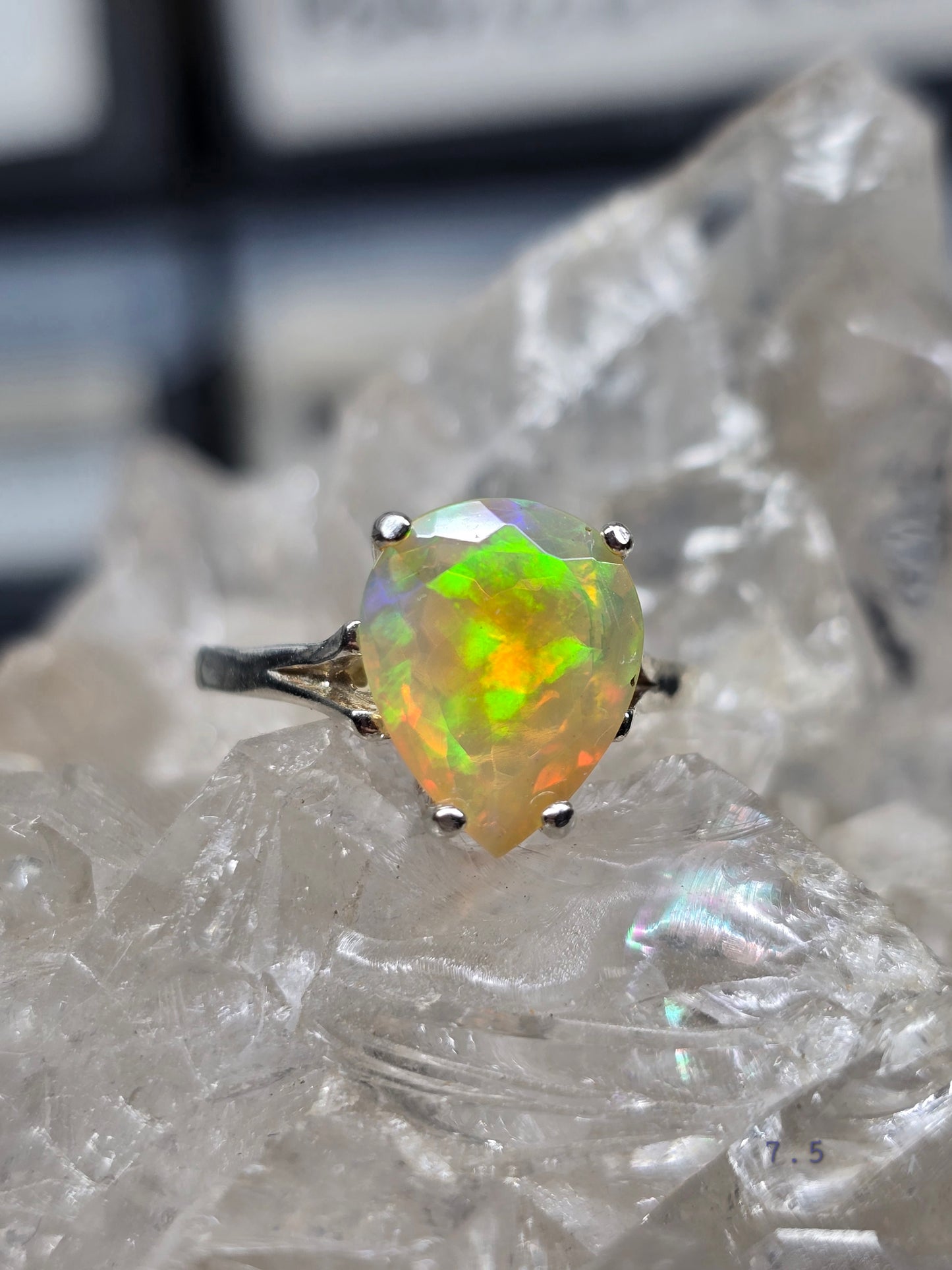 Size 7.5 Ethiopian opal