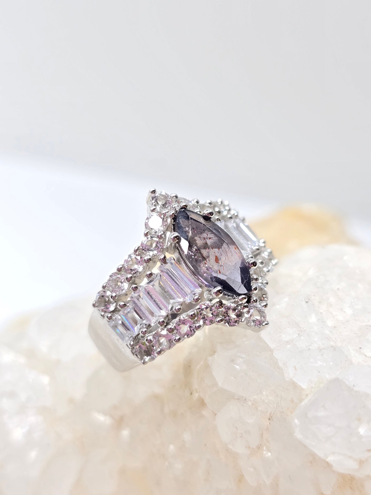 Iolite/sunstone & white topaz size 8