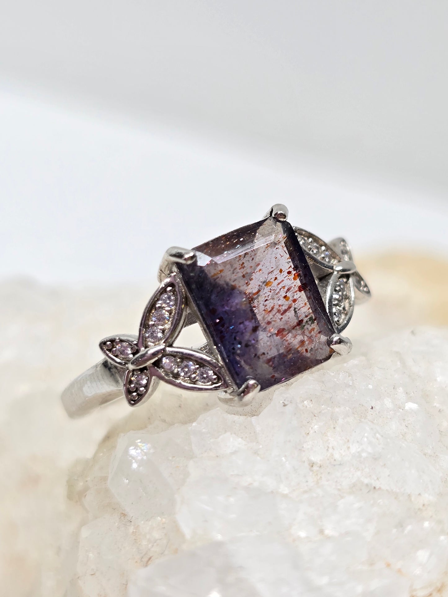 Bloodshot iolite sunstone size 9