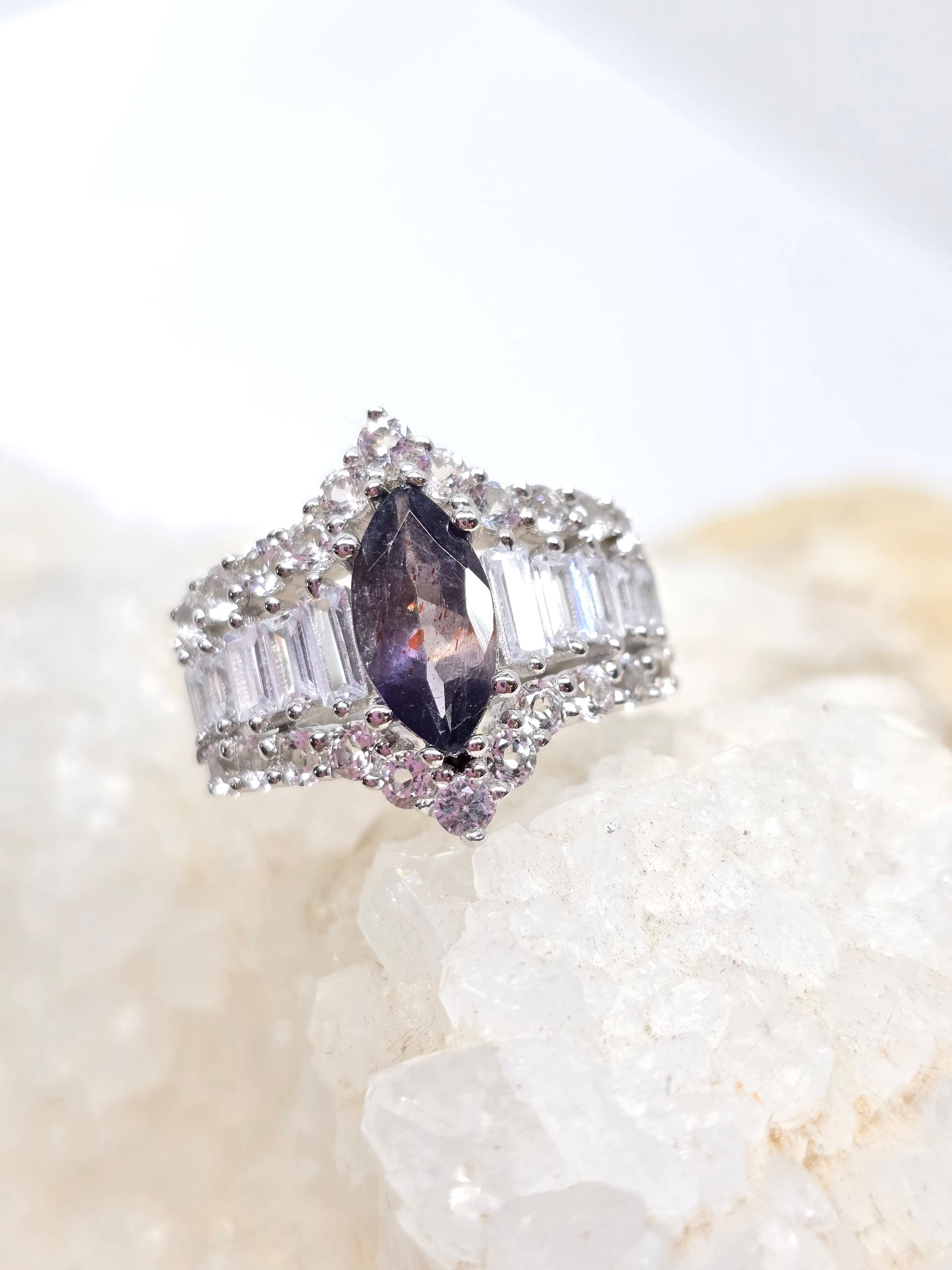 Iolite/sunstone & white topaz size 8
