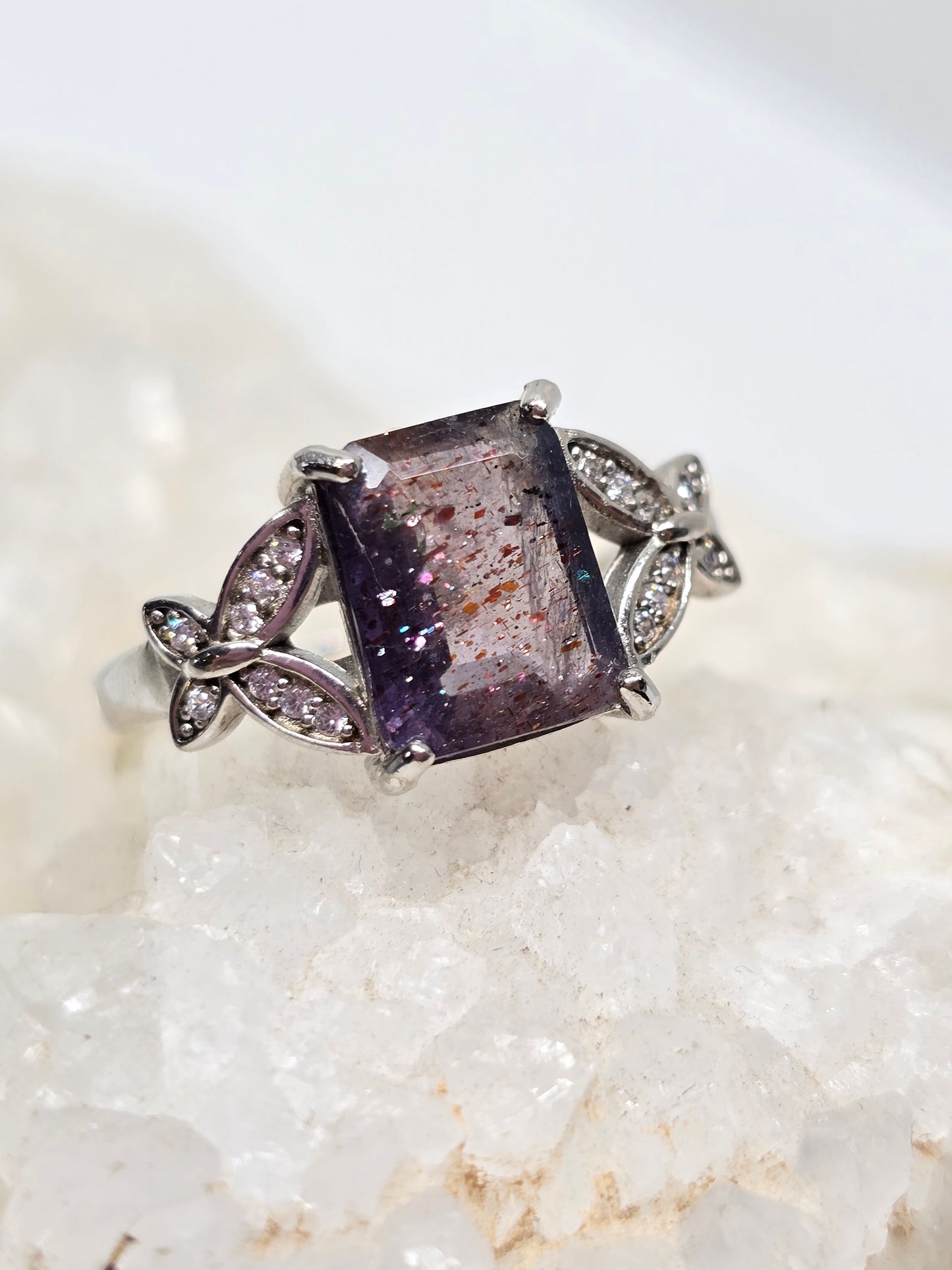 Bloodshot iolite sunstone size 9