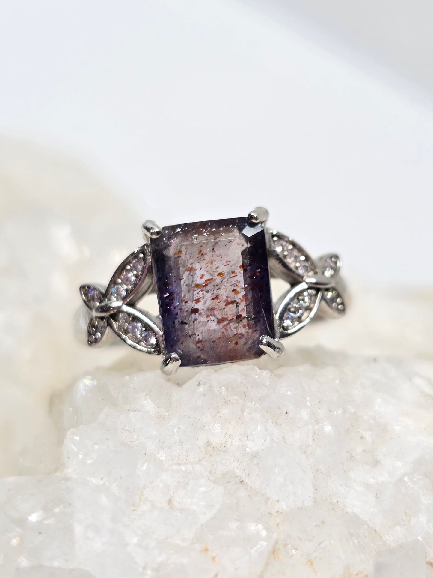 Bloodshot iolite sunstone size 9