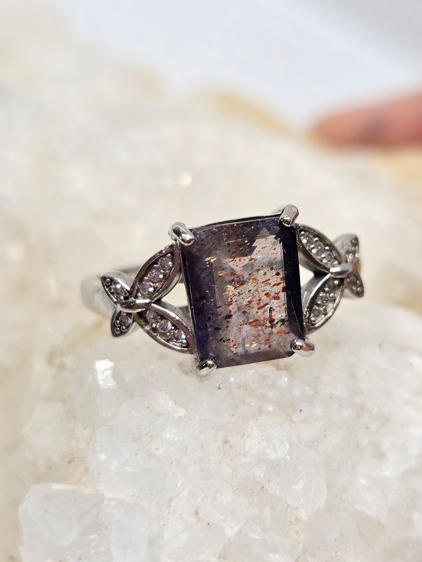 Bloodshot iolite sunstone size 9