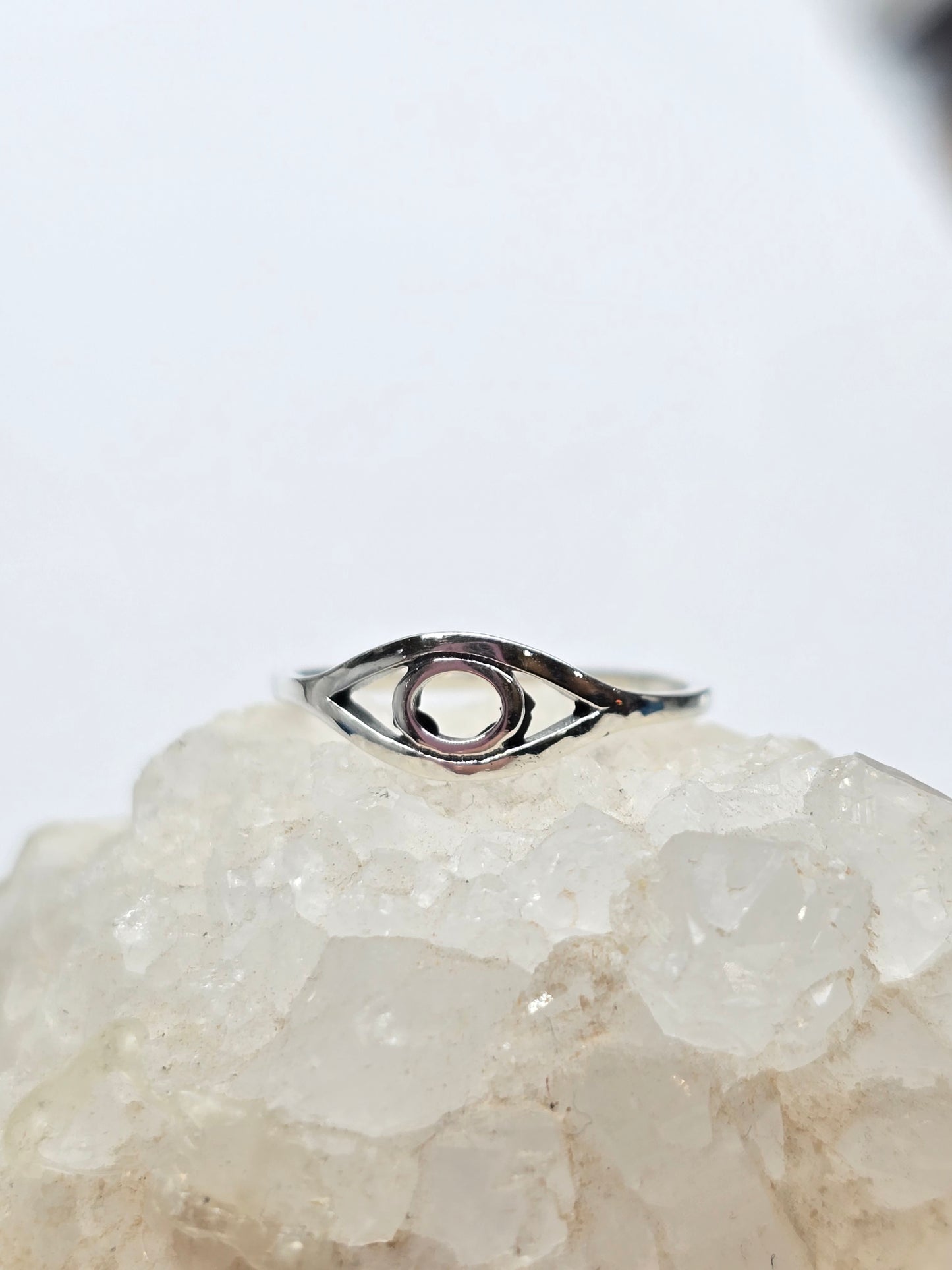 Hollow eye ring