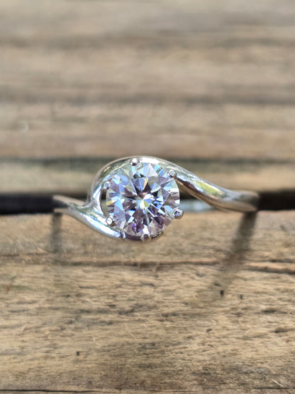 Moissanite size 6