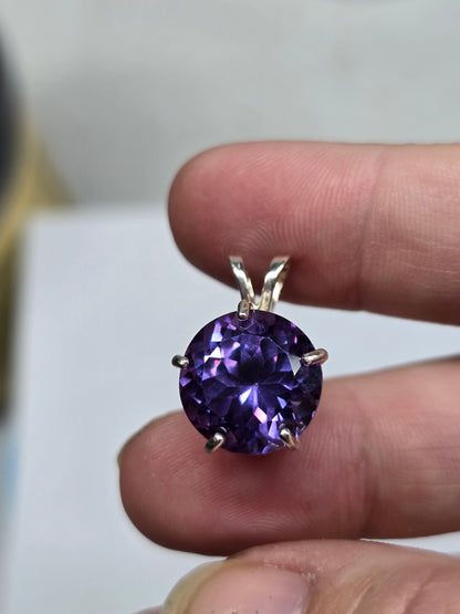 Synthetic alexandrite pendant