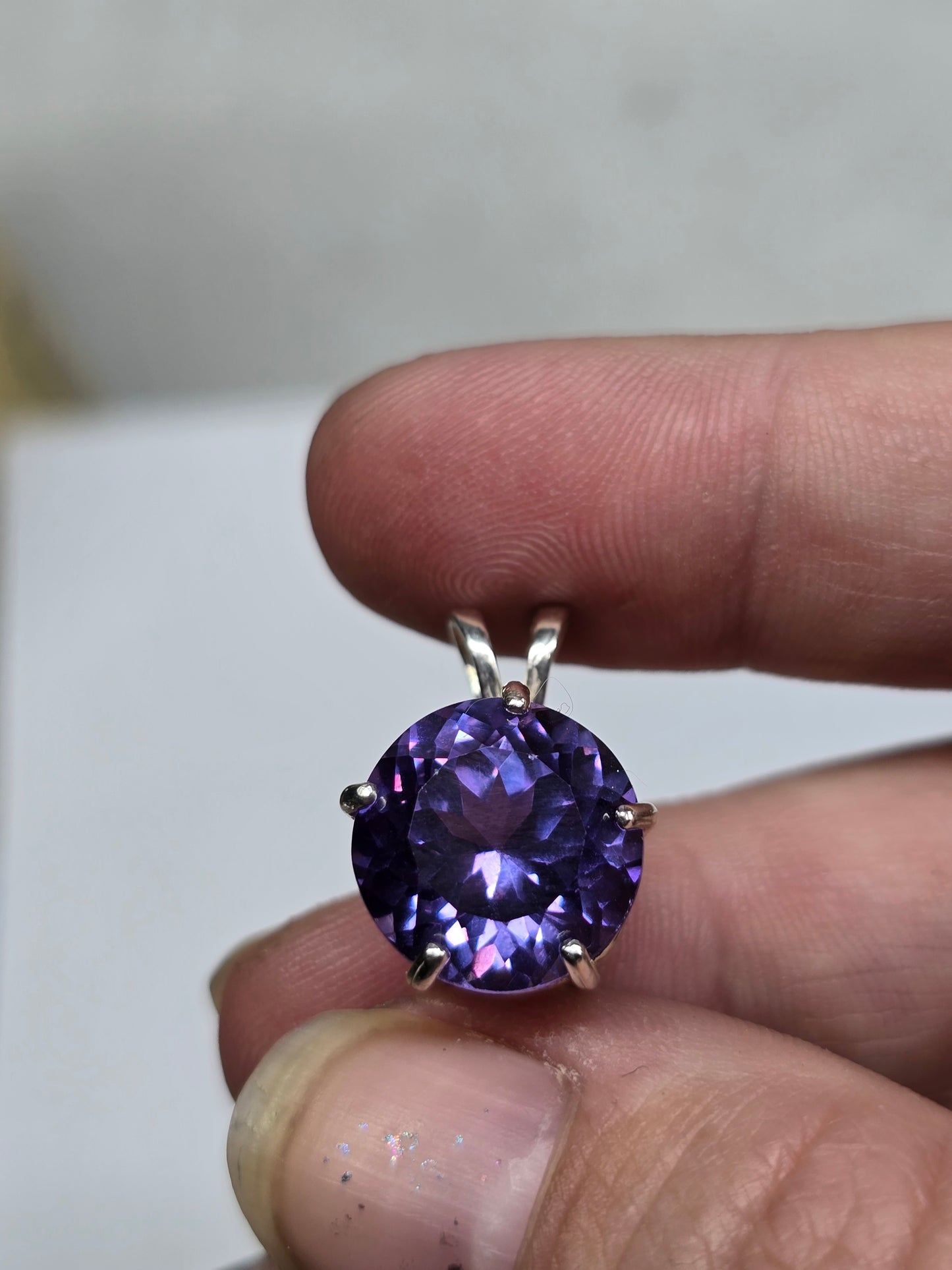Synthetic alexandrite pendant