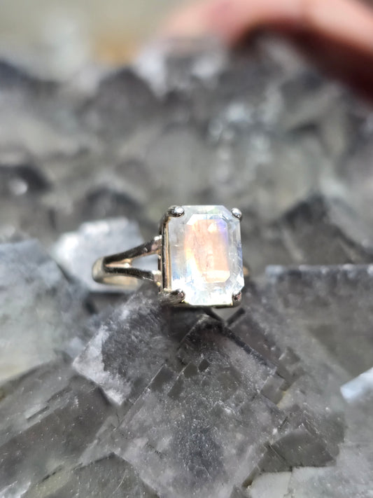 Size 4.5 Madagascar moonstone (Rare)