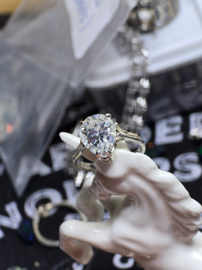 Size 7 moissanite