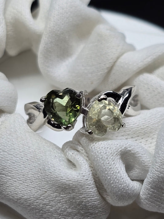 Moldavite and Libyan desert glass. Size 5-9