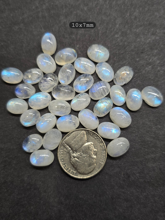 10x7mm Moonstone oval
