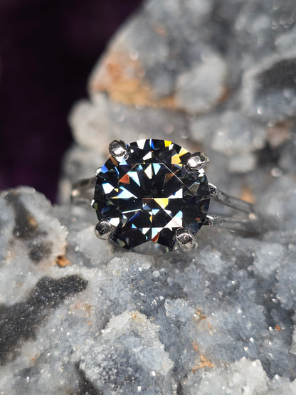 Size 8 black/gray moissanite ✨️