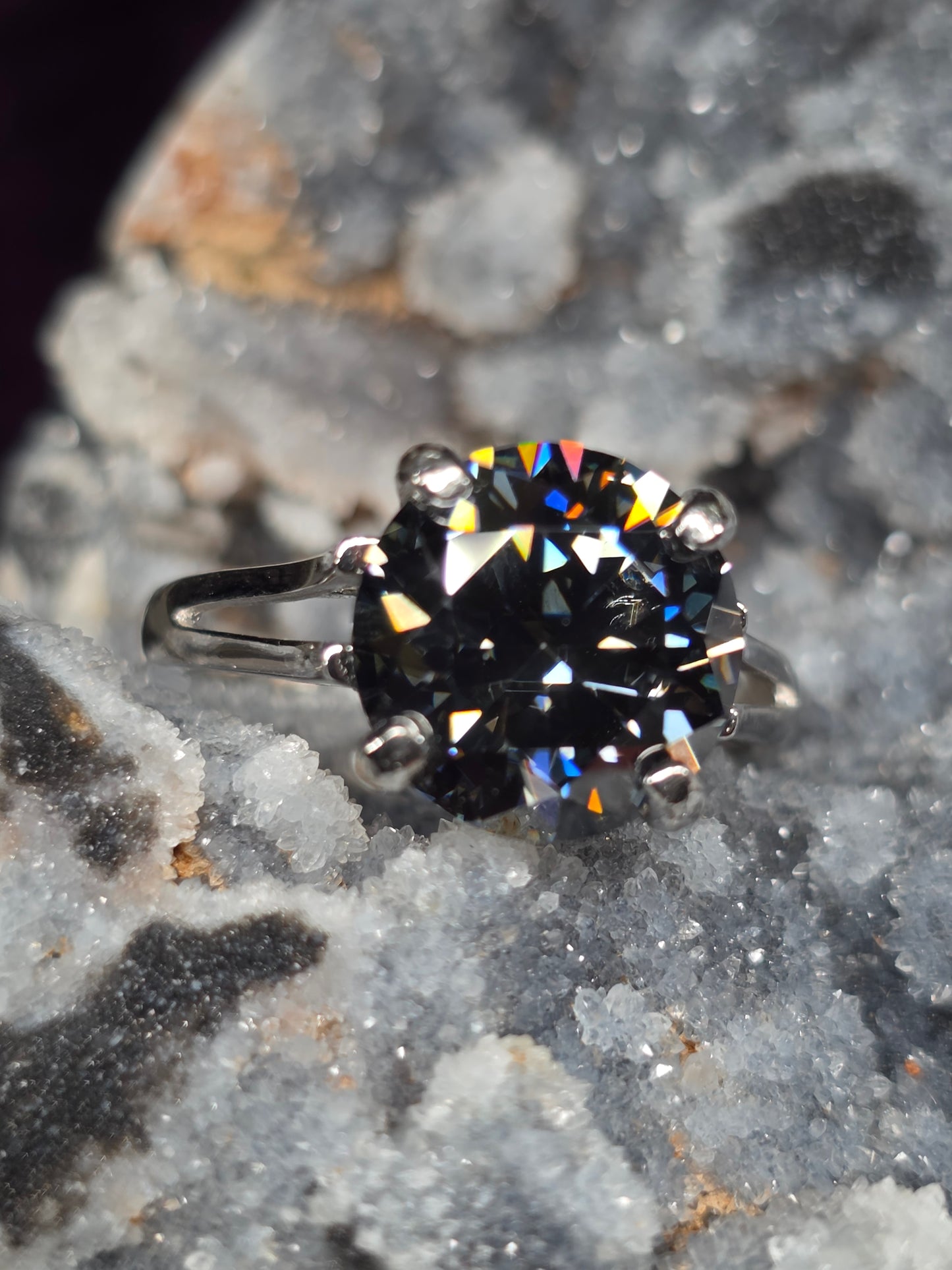 Size 8 black/gray moissanite ✨️