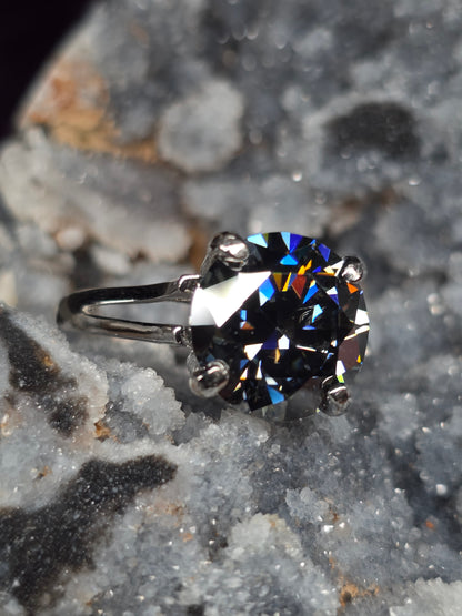 Size 8 black/gray moissanite ✨️
