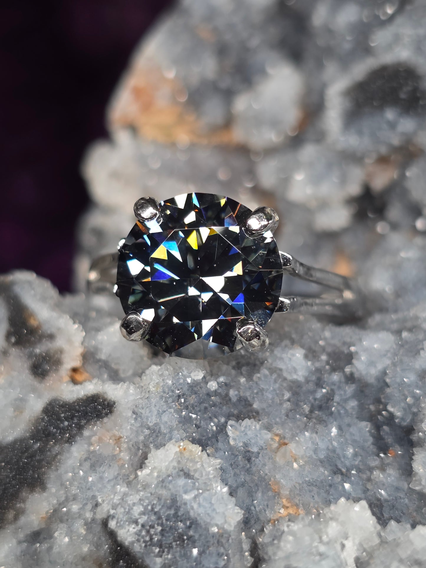 Size 8 black/gray moissanite ✨️