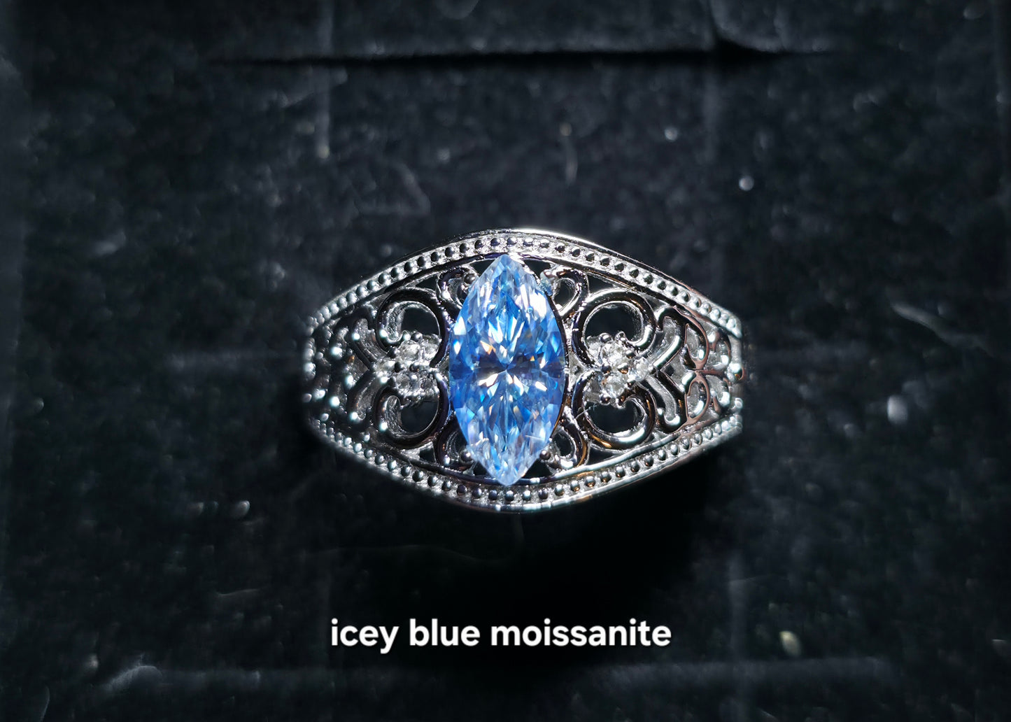 Script marquis. Size 5-12