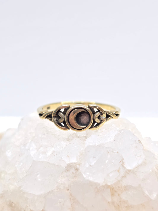 Celtic knot and moon ring gold