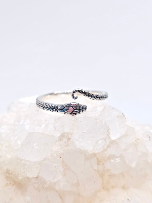 Dainty snake ring