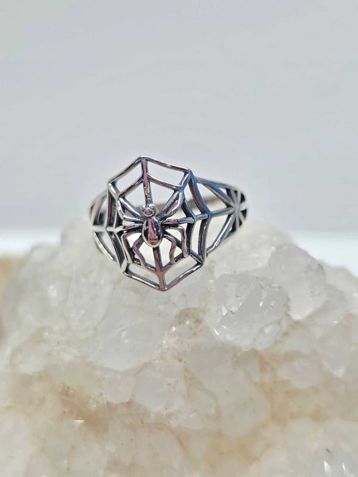 Spider web ring