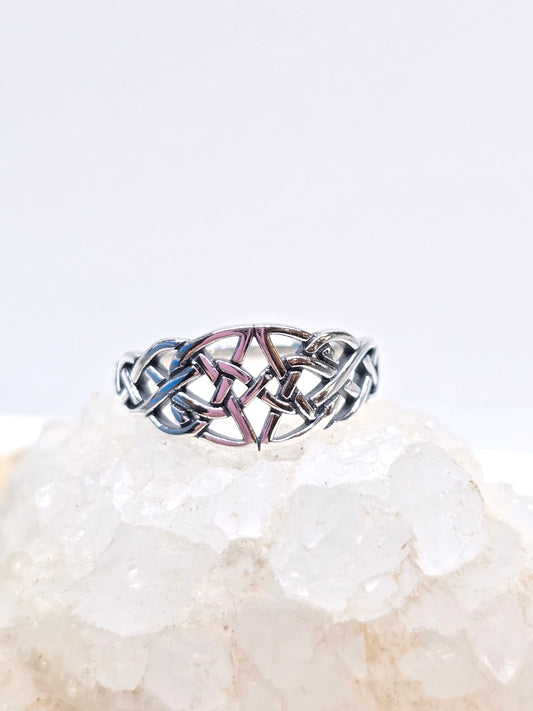 Vintage celtic knot ring