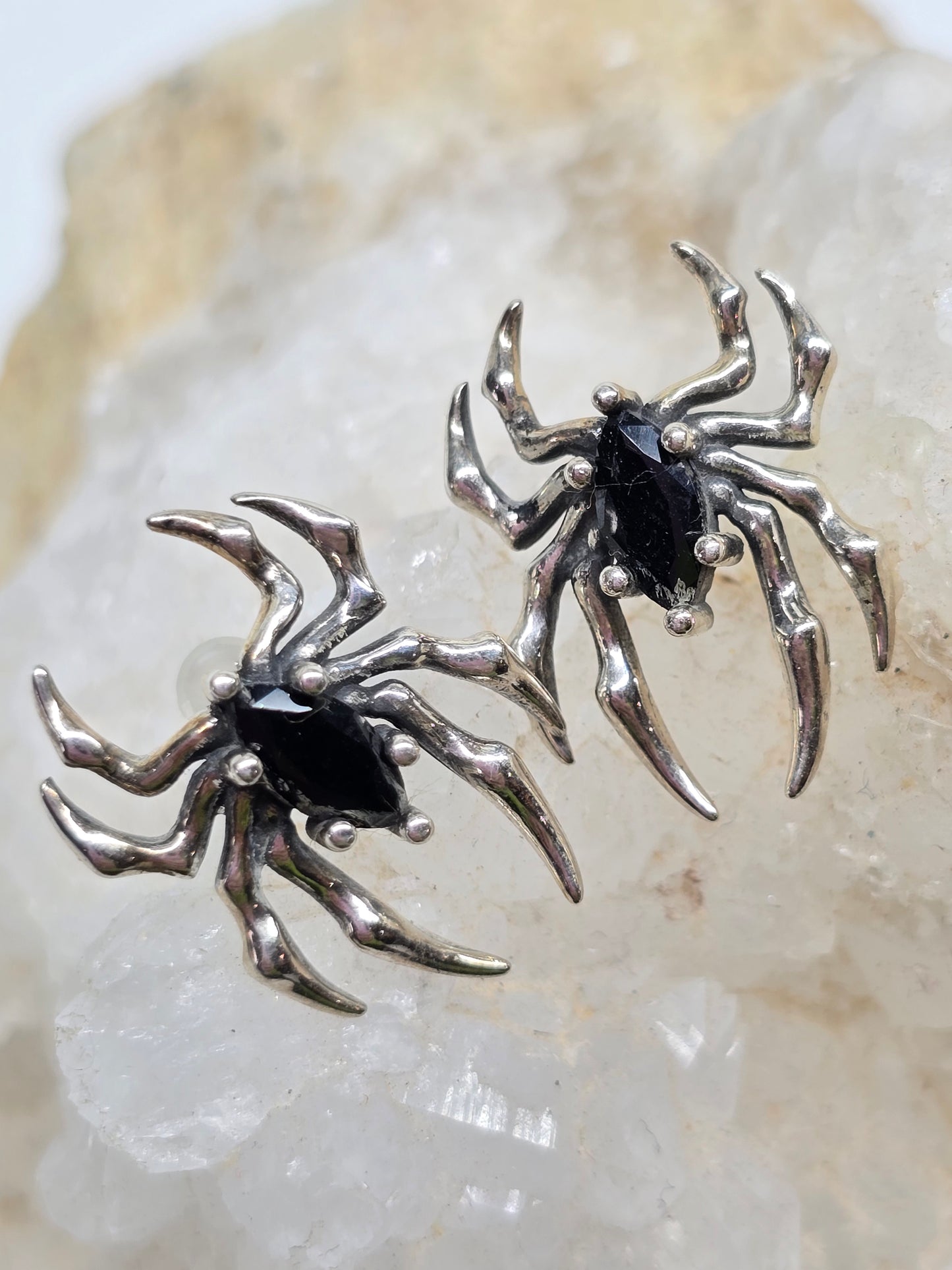 Spider studs black onyx